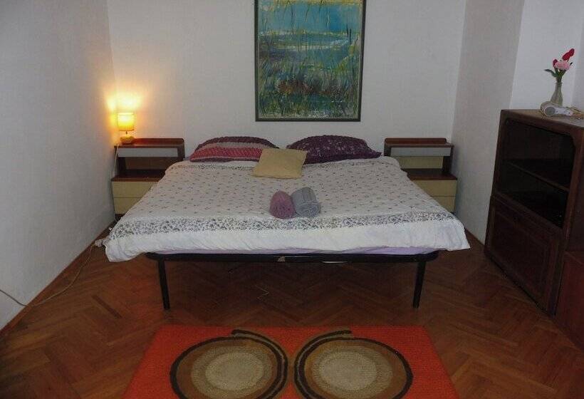 펜션 Ul. Dinka Trinajstića 10