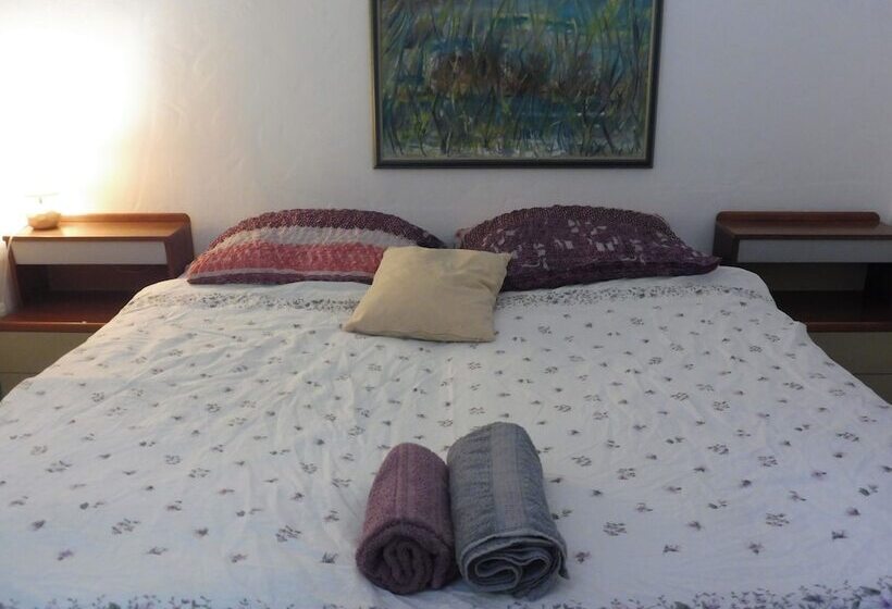 펜션 Ul. Dinka Trinajstića 10