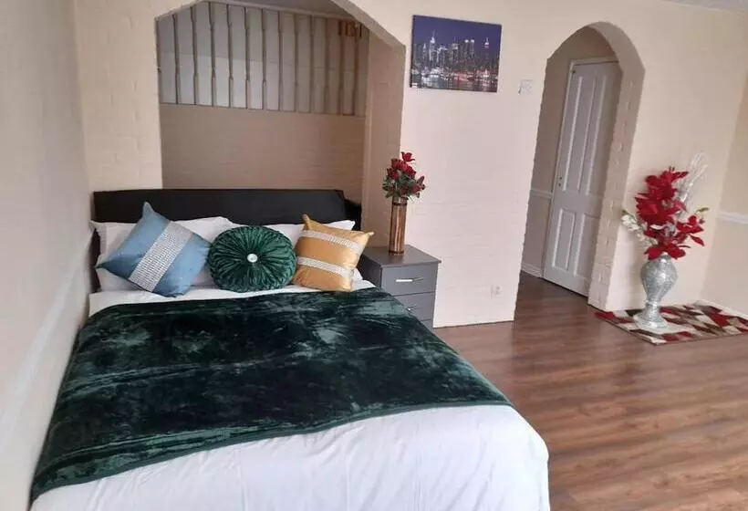 レジデンス Captivating Extra Large Room In London, To Relax