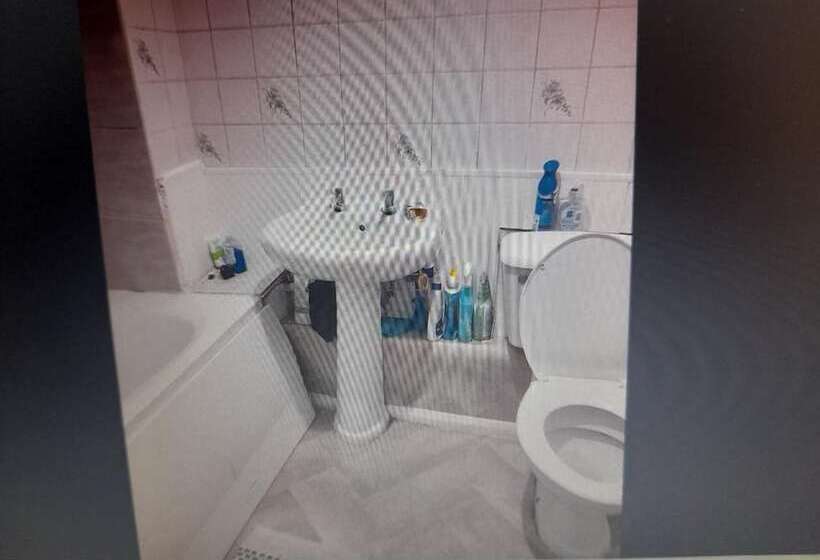 Резиденция Captivating Extra Large Room In London, To Relax