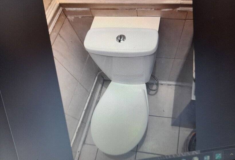 Резиденция Captivating Extra Large Room In London, To Relax