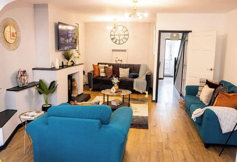 اقامتگاه Stunning 3bedroom Home Ideal For Long & Short Stay