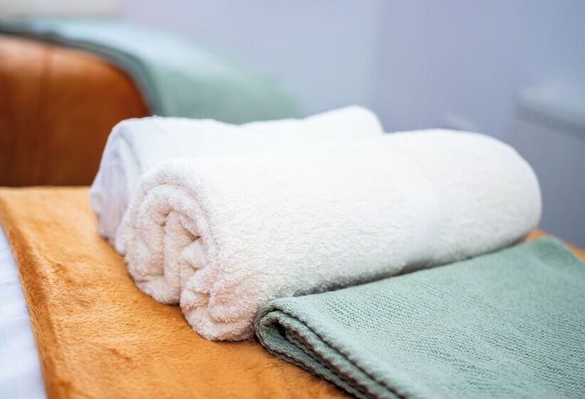 اقامتگاه Stunning 3bedroom Home Ideal For Long & Short Stay