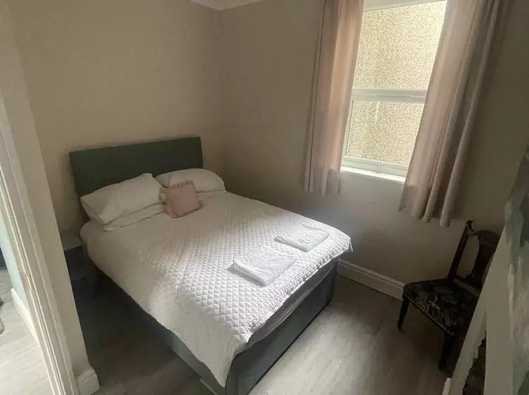 اقامتگاه Sleeps 14 Cardiff City Centre