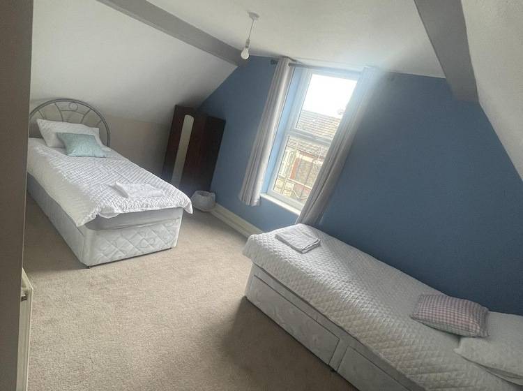 اقامتگاه Sleeps 14 Cardiff City Centre