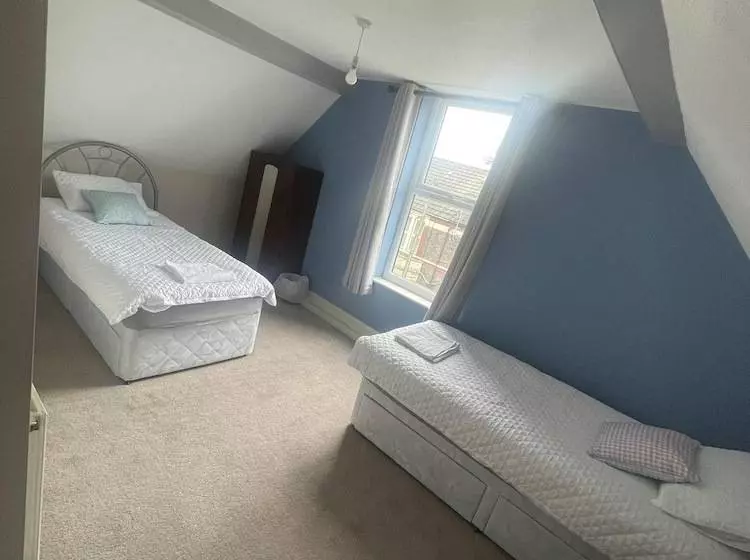 اقامتگاه Sleeps 14 Cardiff City Centre
