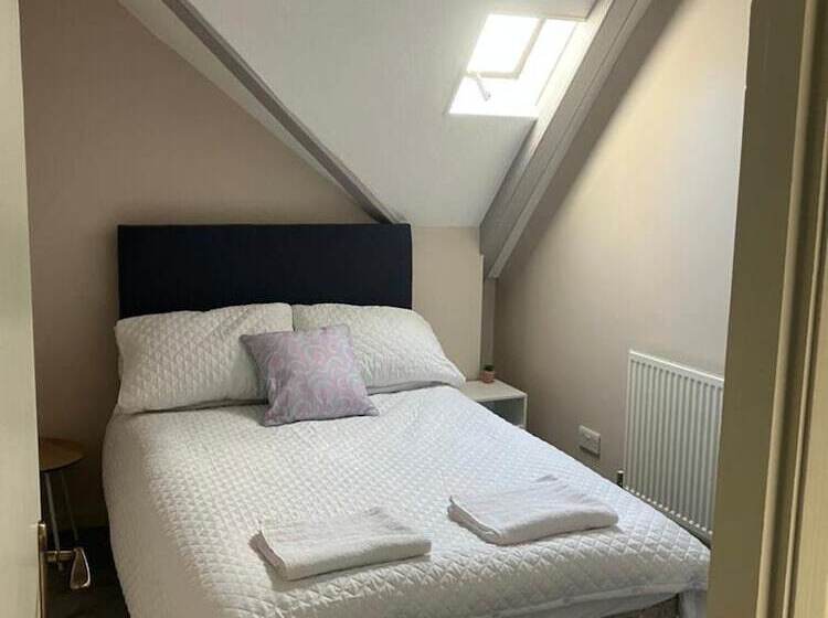 اقامتگاه Sleeps 14 Cardiff City Centre