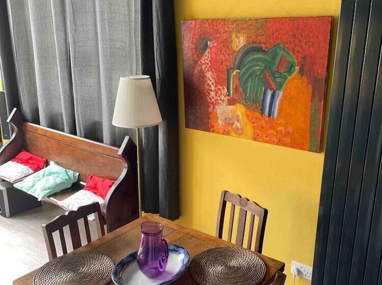 اقامتگاه Sleeps 14 Cardiff City Centre