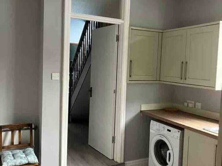 اقامتگاه Sleeps 14 Cardiff City Centre