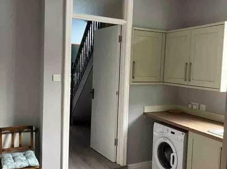 اقامتگاه Sleeps 14 Cardiff City Centre