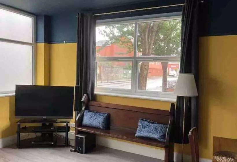 اقامتگاه Sleeps 14 Cardiff City Centre