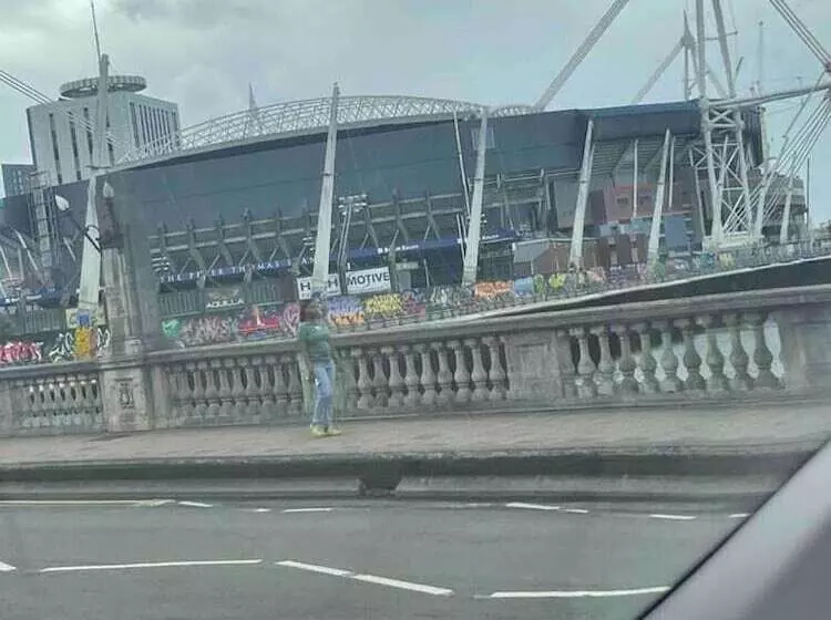 اقامتگاه Sleeps 14 Cardiff City Centre