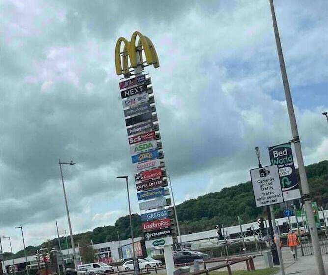 اقامتگاه Sleeps 14 Cardiff City Centre