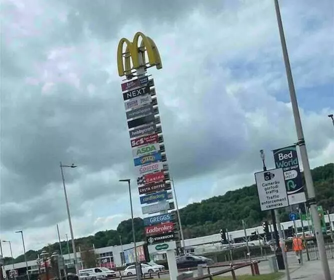 اقامتگاه Sleeps 14 Cardiff City Centre