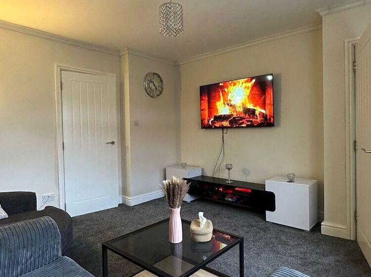 اقامتگاه The Hideaway Home Bd5 2 Bed Lovely Modern House