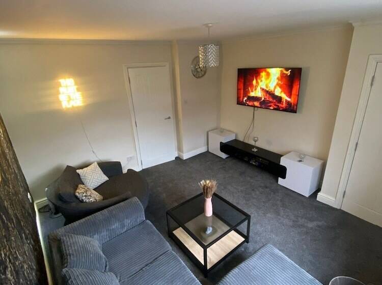 اقامتگاه The Hideaway Home Bd5 2 Bed Lovely Modern House