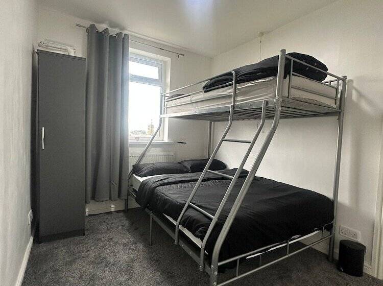 اقامتگاه The Hideaway Home Bd5 2 Bed Lovely Modern House