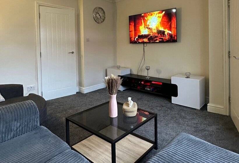 اقامتگاه The Hideaway Home Bd5 2 Bed Lovely Modern House