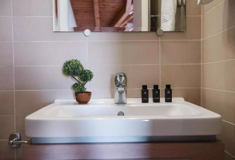 Rouchotas Apartments