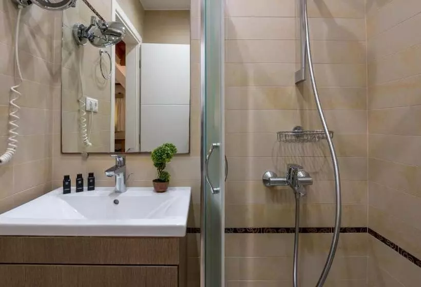 Rouchotas Apartments