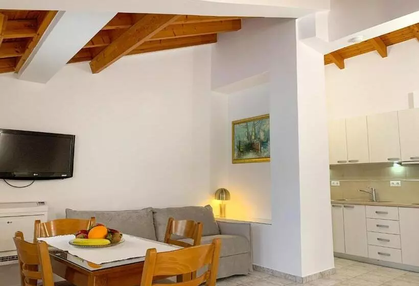 Rouchotas Apartments