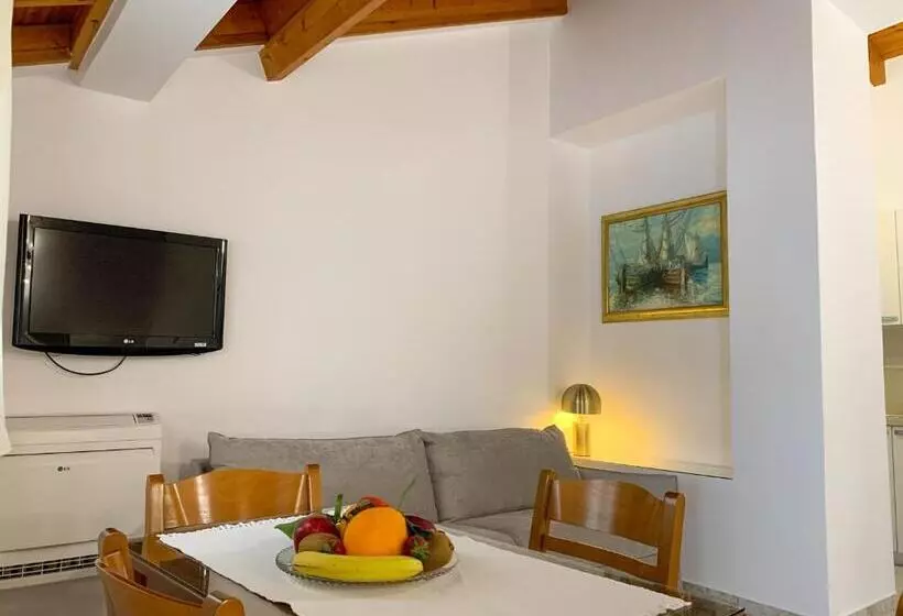 Rouchotas Apartments