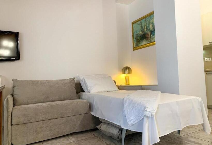 Rouchotas Apartments