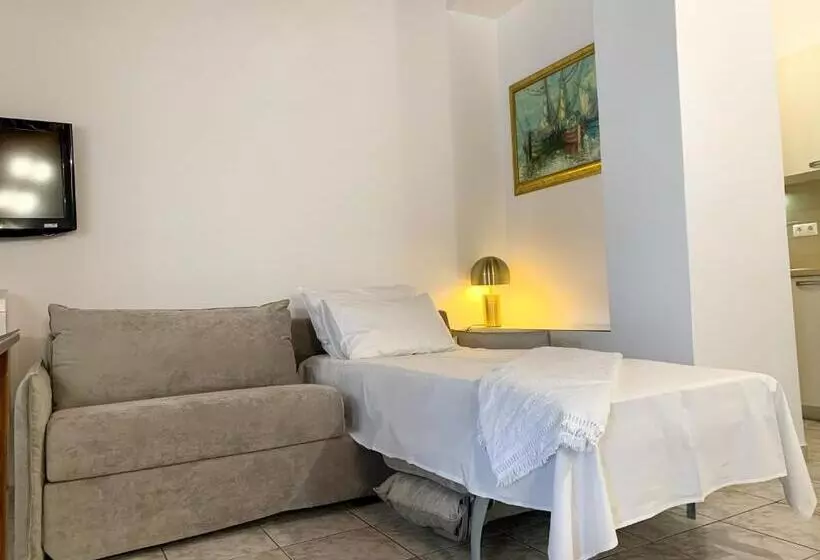 Rouchotas Apartments