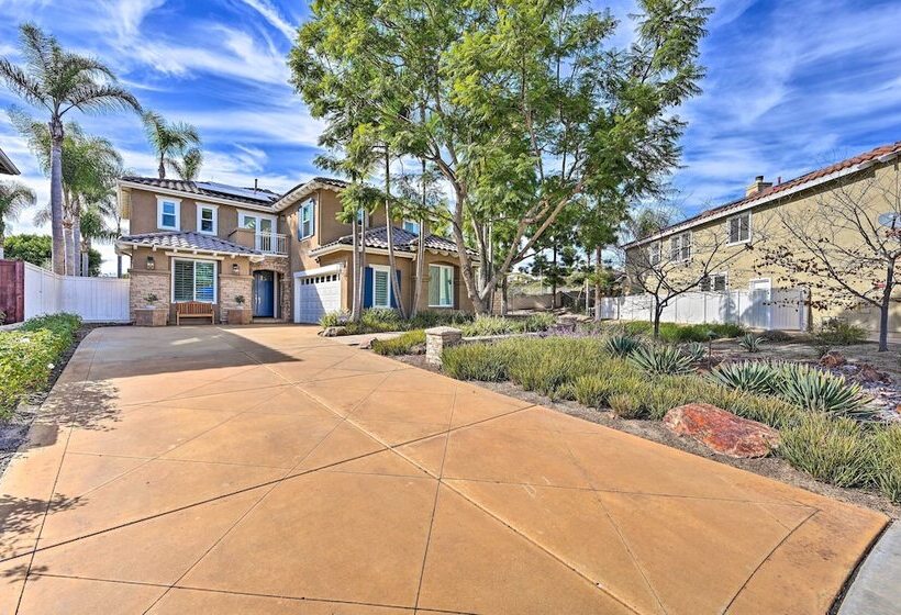 Stunning Carlsbad Gem W/ Fire Pit & Hot Tub!