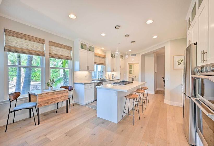 Stunning Carlsbad Gem W/ Fire Pit & Hot Tub!