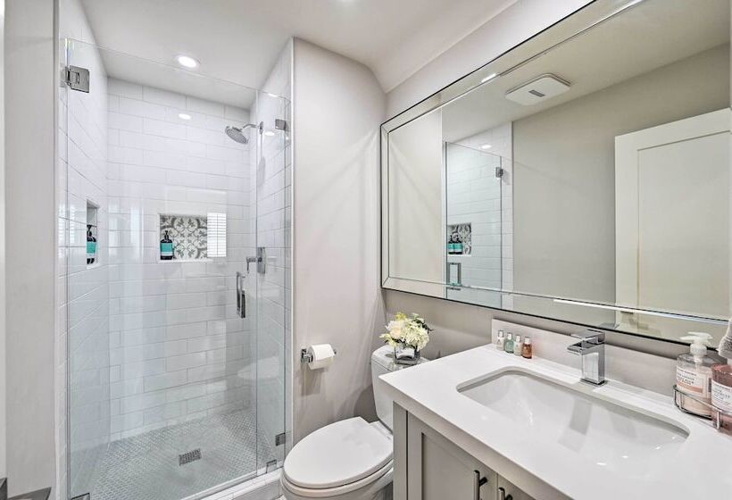 Stunning Carlsbad Gem W/ Fire Pit & Hot Tub!