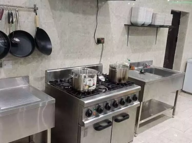 هاستل London Branch Hotel And Restaurant