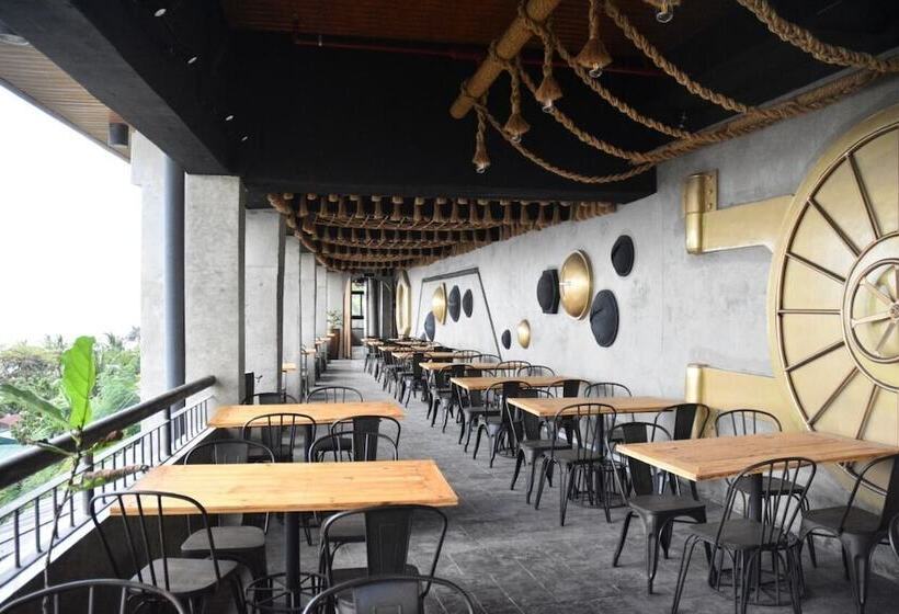 Aqua Frontier Hotel And Restaurant