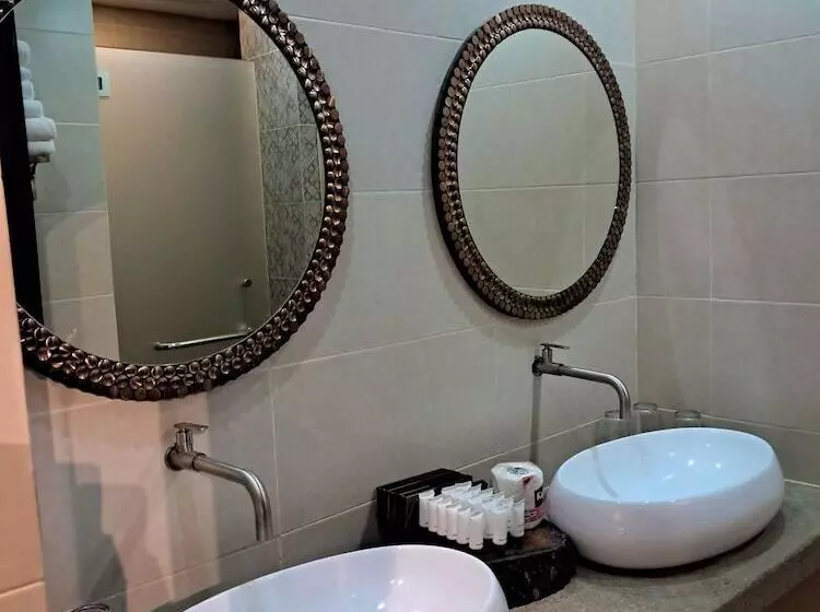 Aqua Frontier Hotel And Restaurant