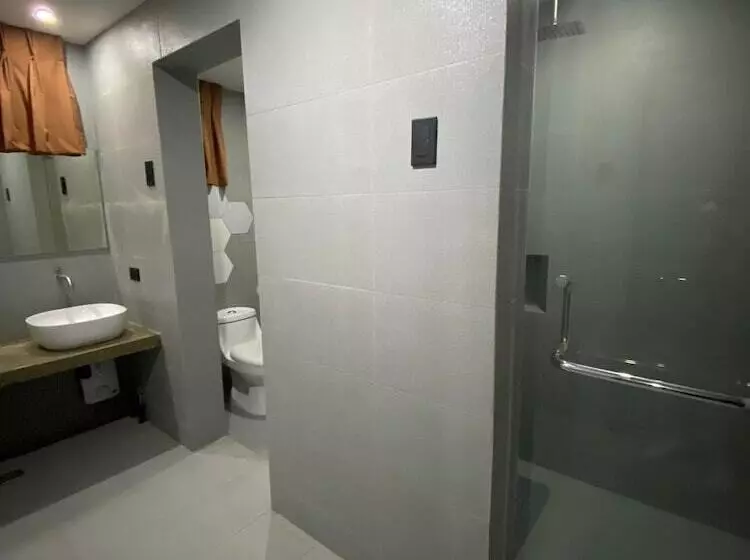 Aqua Frontier Hotel And Restaurant