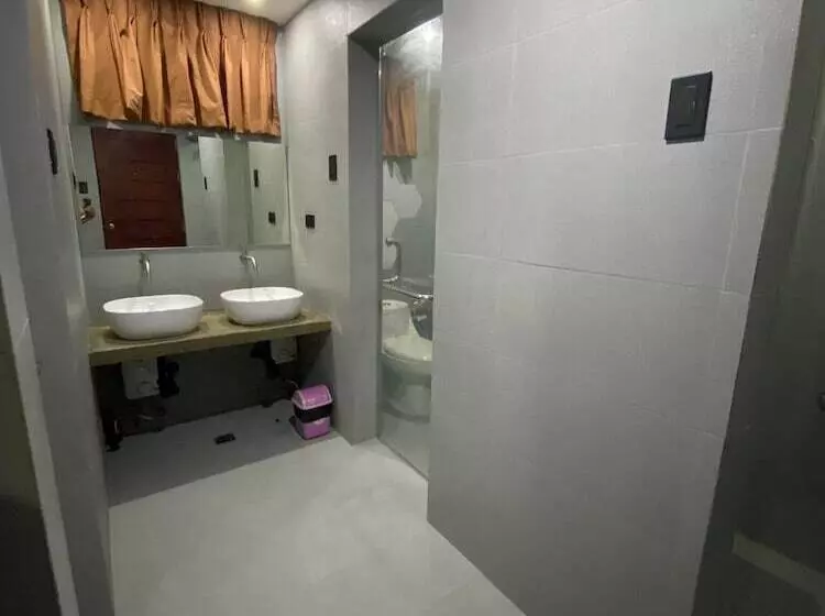 Aqua Frontier Hotel And Restaurant