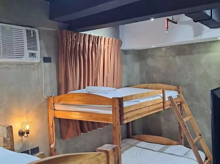 Aqua Frontier Hotel And Restaurant