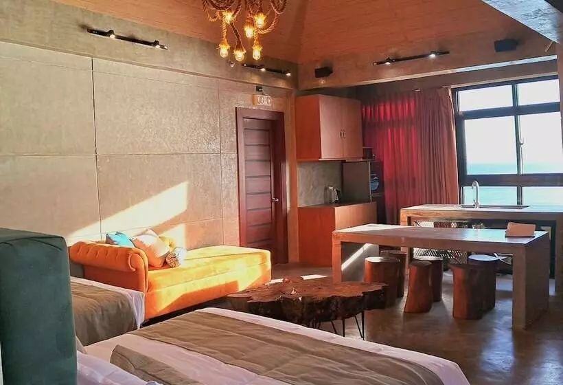 Aqua Frontier Hotel And Restaurant