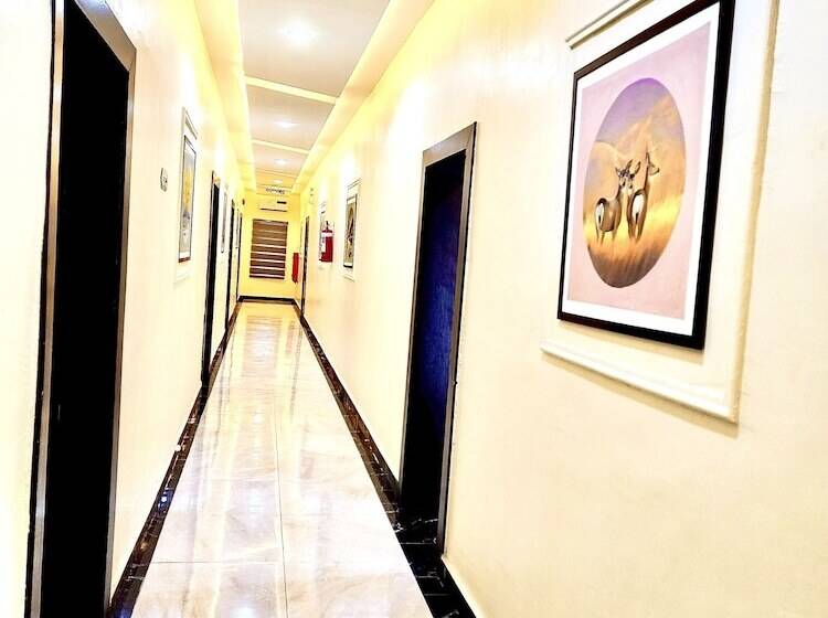 Buddiez Hotel & Resort