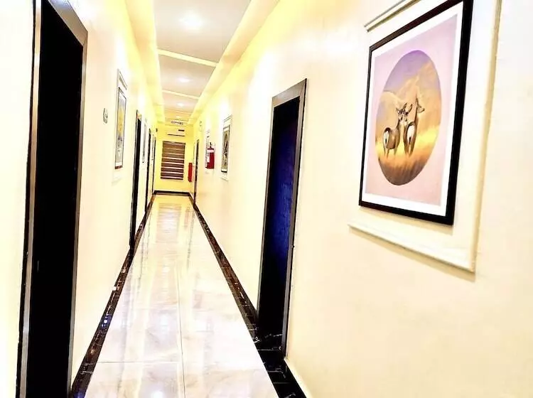 Buddiez Hotel & Resort