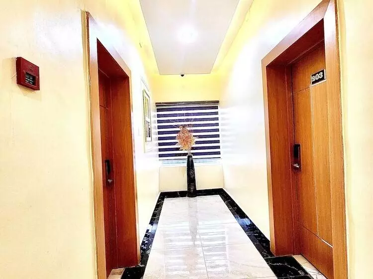 Buddiez Hotel & Resort