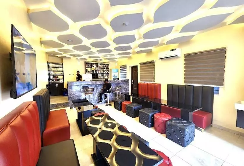 Buddiez Hotel & Resort