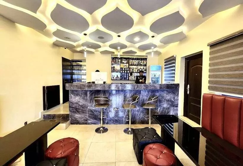 Buddiez Hotel & Resort