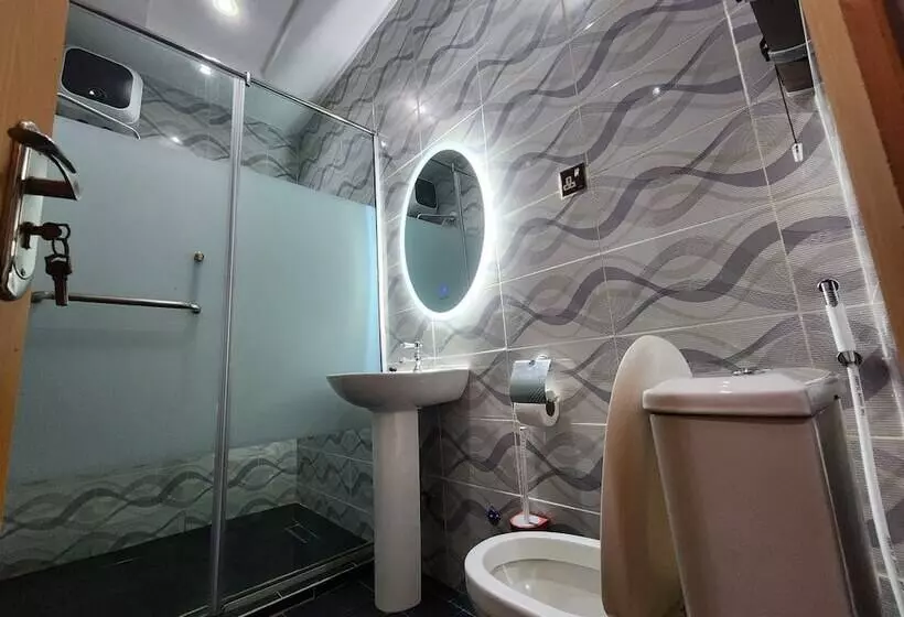 Buddiez Hotel & Resort