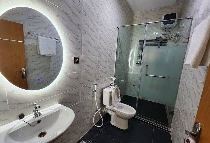 Buddiez Hotel & Resort