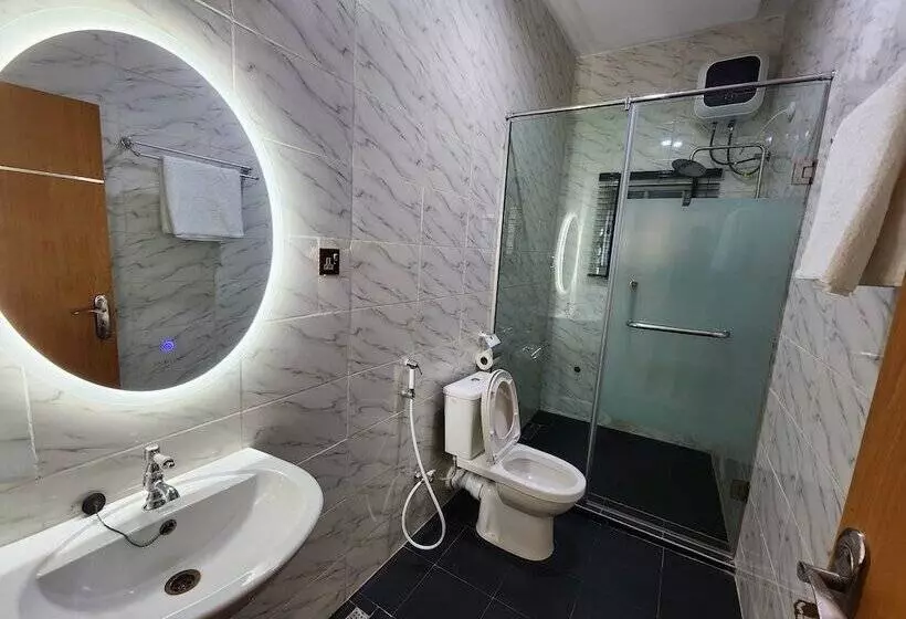 Buddiez Hotel & Resort