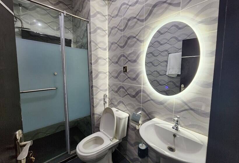 Buddiez Hotel & Resort