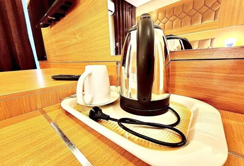 Buddiez Hotel & Resort