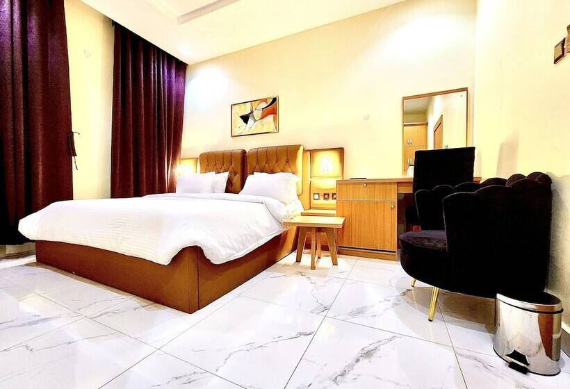 Buddiez Hotel & Resort