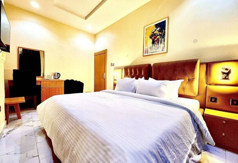 Buddiez Hotel & Resort